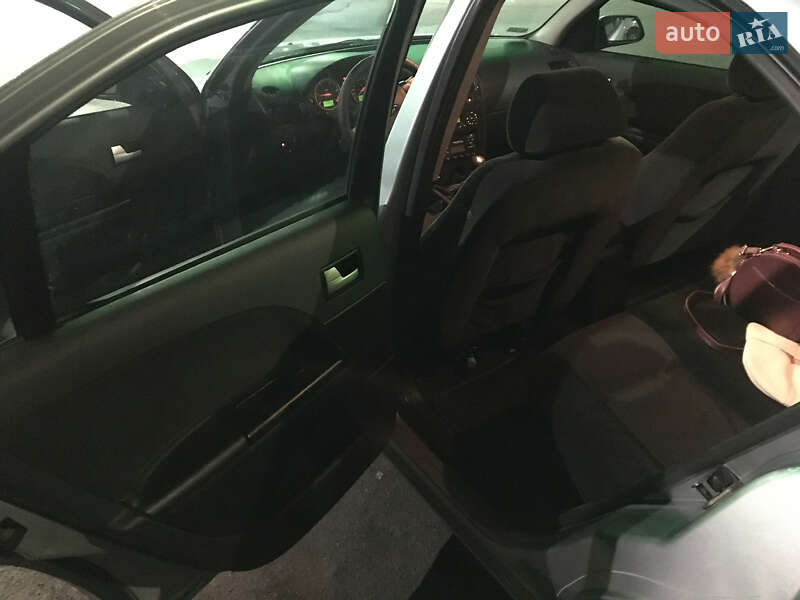 Ліфтбек Ford Mondeo 2002 в Ладижині фото 13 Ліфтбек Ford Mondeo 2002 в Ладижині
