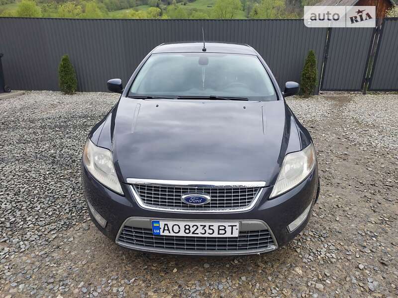 Седан Ford Mondeo 2010 в Рахове