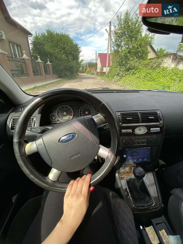 Лифтбек Ford Mondeo 2004 в Рахове