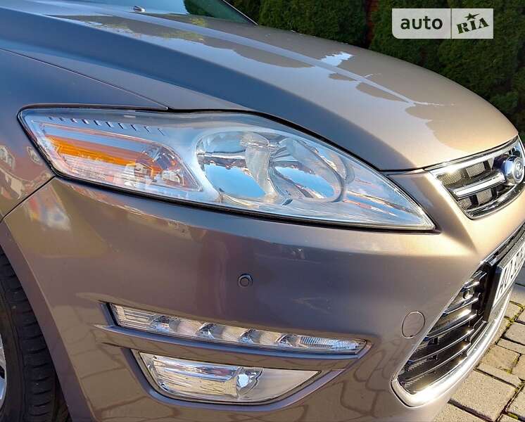 Седан Ford Mondeo 2012 в Хусте