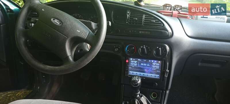 Седан Ford Mondeo 1996 в Жидачове