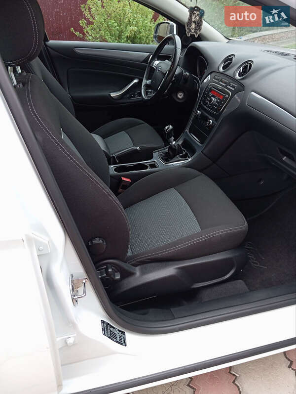 Лифтбек Ford Mondeo 2014 в Житомире фото 14 Лифтбек Ford Mondeo 2014 в Житомире
