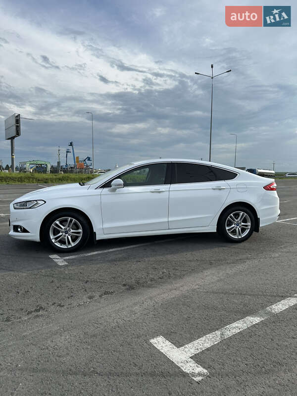 Седан Ford Mondeo 2015 в Львове