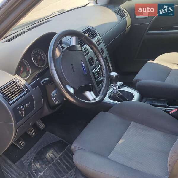 Седан Ford Mondeo 2001 в Мукачево
