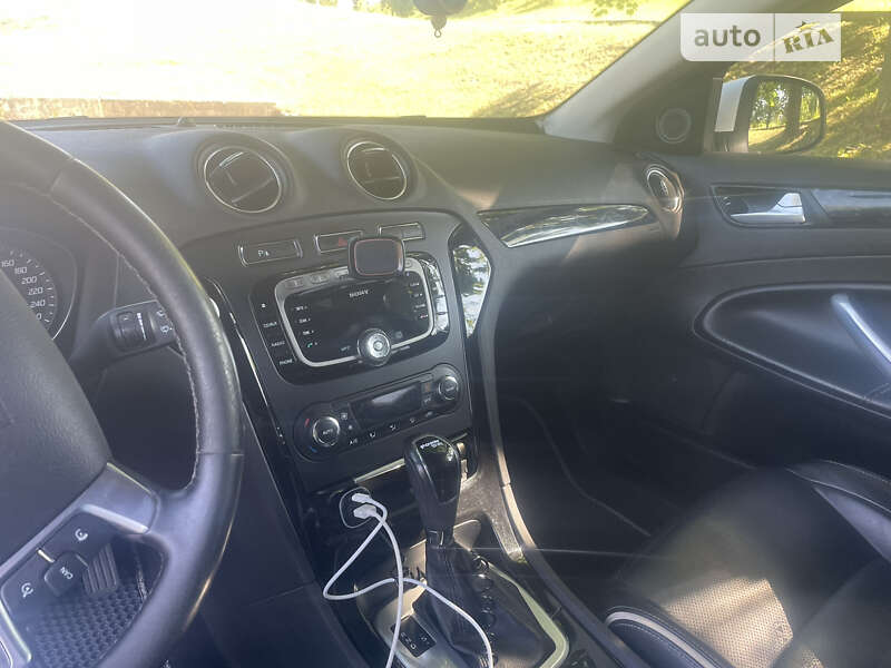 Седан Ford Mondeo 2011 в Ровно