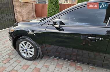 Седан Ford Mondeo 2012 в 