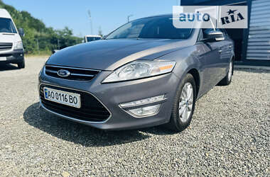 Седан Ford Mondeo 2012 в Иршаве