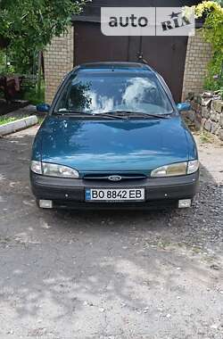 Седан Ford Mondeo 1993 в Теофіполі