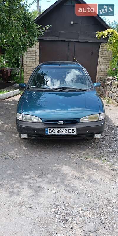Седан Ford Mondeo 1993 в Теофиполе