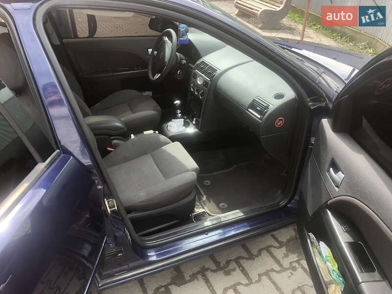 Лифтбек Ford Mondeo 2001 в Черновцах