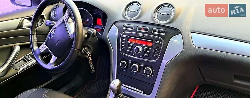 Седан Ford Mondeo 2010 в Лозовой