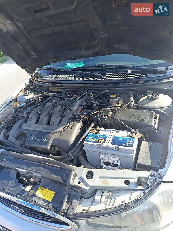 Лифтбек Ford Mondeo 1998 в Малине