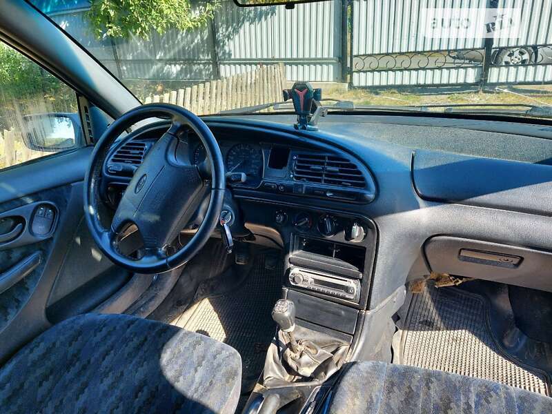 Ліфтбек Ford Mondeo 1995 в Гайсину