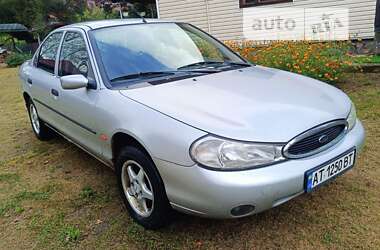 Седан Ford Mondeo 1998 в Долині