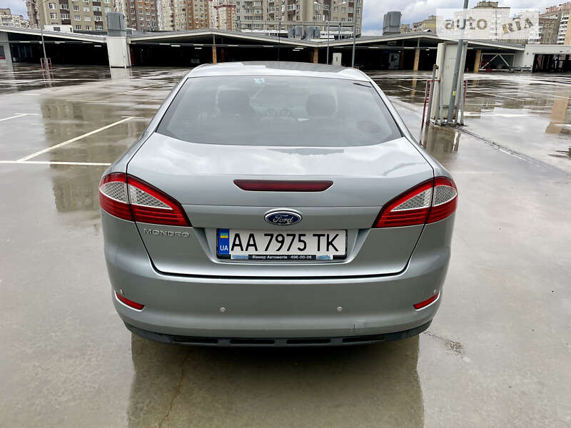 Седан Ford Mondeo 2010 в Киеве