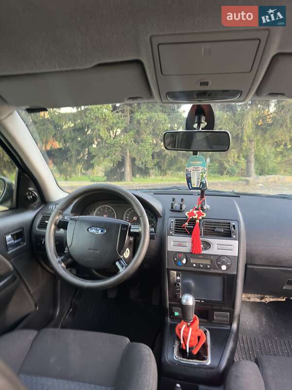 Седан Ford Mondeo 2005 в Дубні