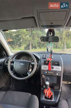 Седан Ford Mondeo 2005 в Дубно