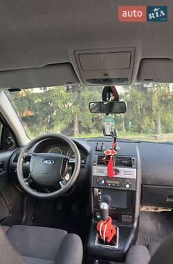 Седан Ford Mondeo 2005 в Дубно