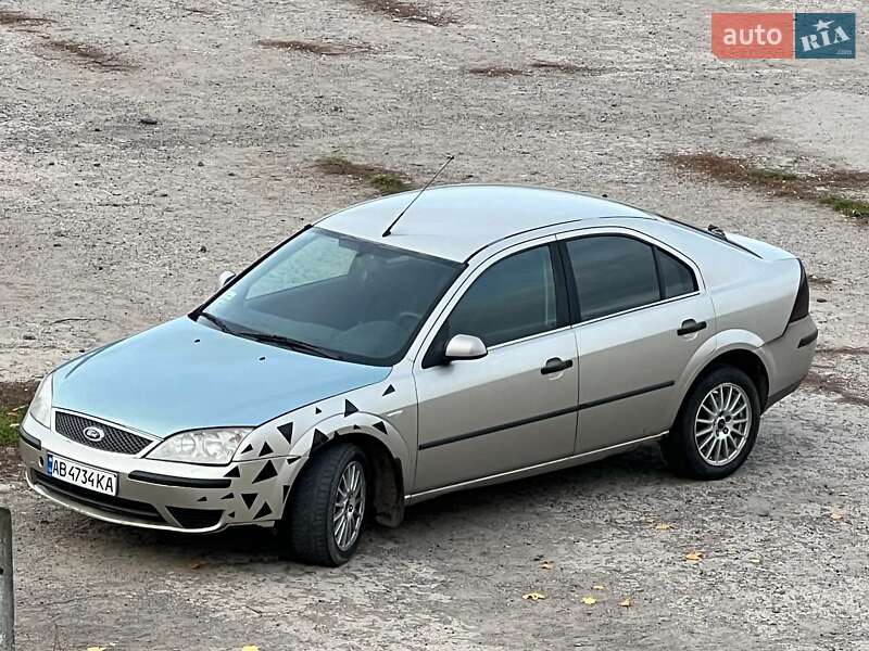 Лифтбек Ford Mondeo 2004 в 