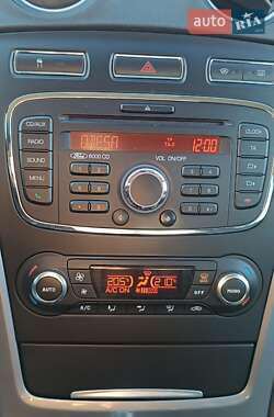 Седан Ford Mondeo 2012 в 
