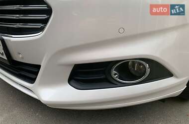 Седан Ford Mondeo 2015 в 