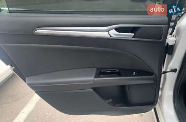 Седан Ford Mondeo 2015 в 