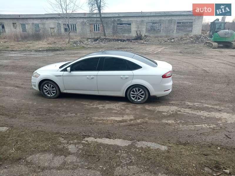 Седан Ford Mondeo 2012 в Дубровице