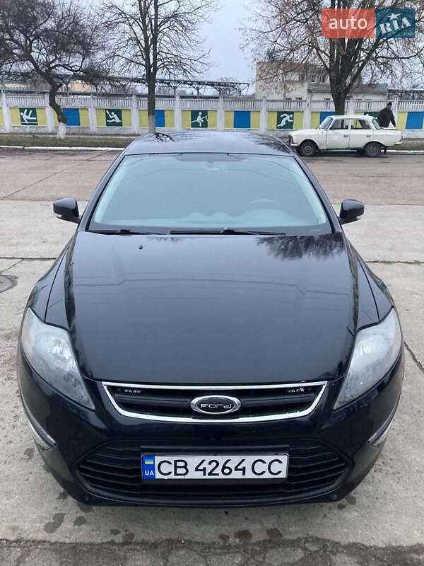 Седан Ford Mondeo 2010 в Варві