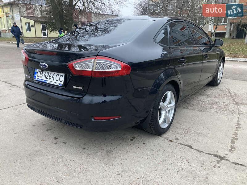 Седан Ford Mondeo 2010 в Варві