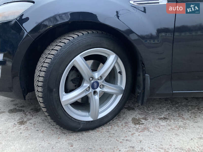 Седан Ford Mondeo 2010 в Варві