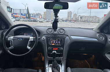 Седан Ford Mondeo 2012 в 