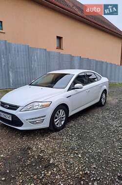 Седан Ford Mondeo 2012 в Мукачево