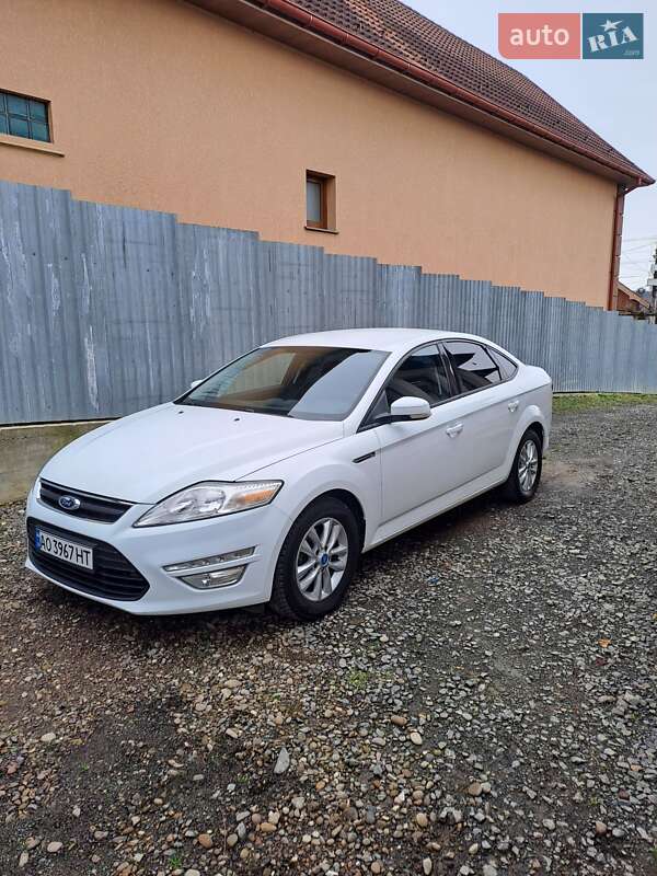 Седан Ford Mondeo 2012 в Мукачевому