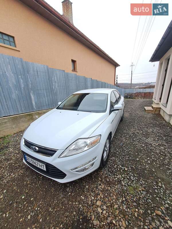 Седан Ford Mondeo 2012 в Мукачево