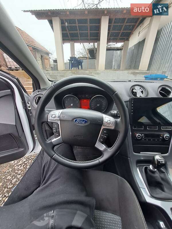 Седан Ford Mondeo 2012 в Мукачево