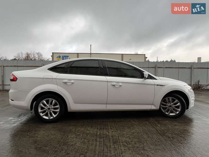 Седан Ford Mondeo 2012 в Новояворовске