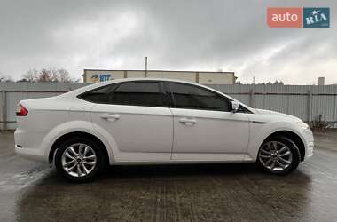 Седан Ford Mondeo 2012 в 