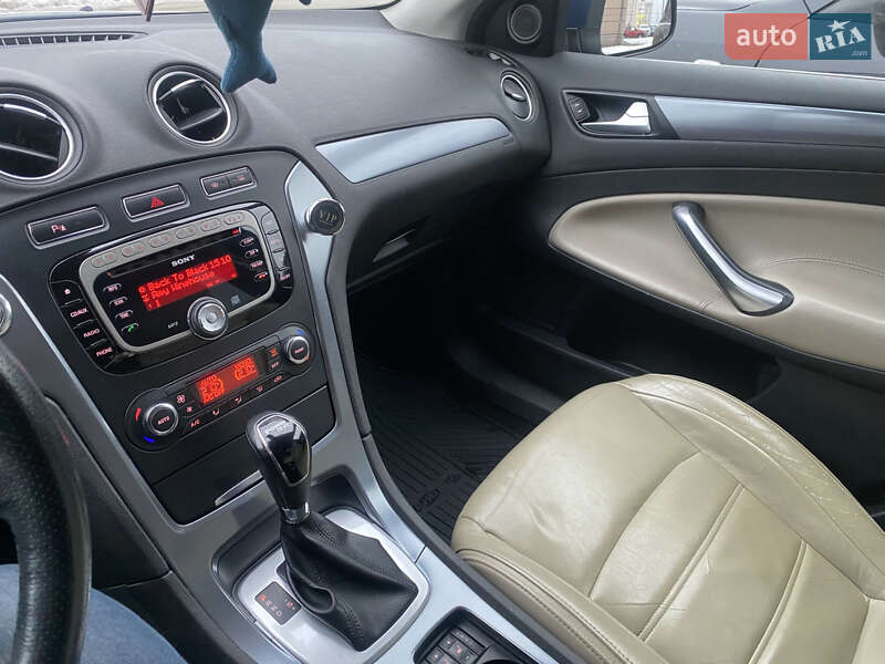 Лифтбек Ford Mondeo 2011 в Гатном