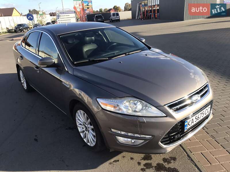 Седан Ford Mondeo 2012 в 