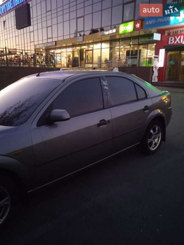Лифтбек Ford Mondeo 2001 в Киеве
