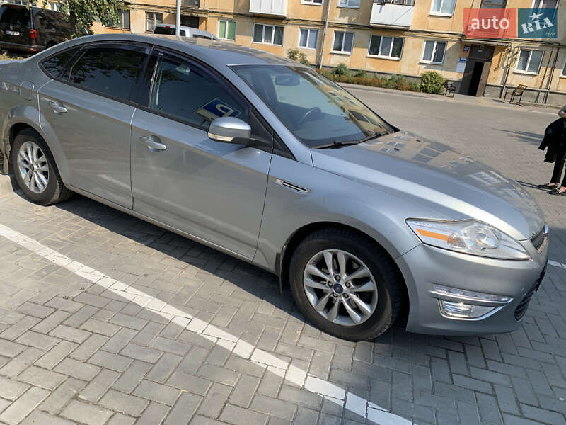 Седан Ford Mondeo 2012 в Луцке