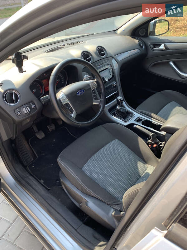 Седан Ford Mondeo 2012 в Луцке
