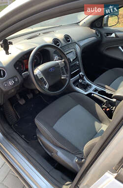 Седан Ford Mondeo 2012 в 