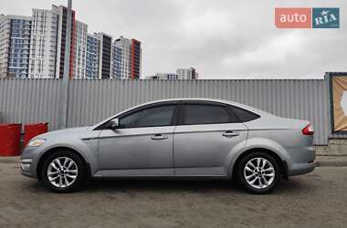 Седан Ford Mondeo 2012 в 