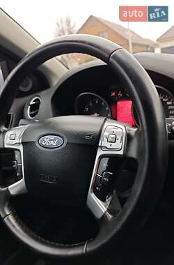 Седан Ford Mondeo 2012 в 
