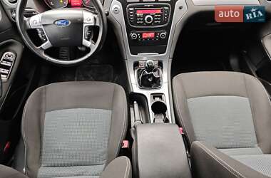 Седан Ford Mondeo 2012 в 