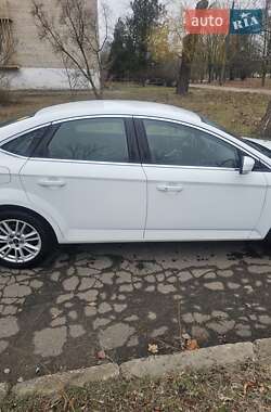 Седан Ford Mondeo 2012 в 