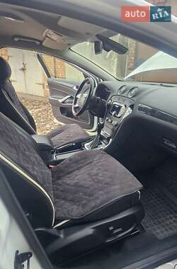 Седан Ford Mondeo 2012 в 
