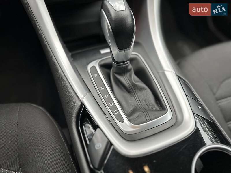 Лифтбек Ford Mondeo 2016 в Ровно