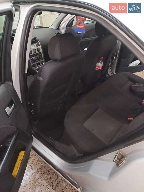 Седан Ford Mondeo 2001 в Сумах